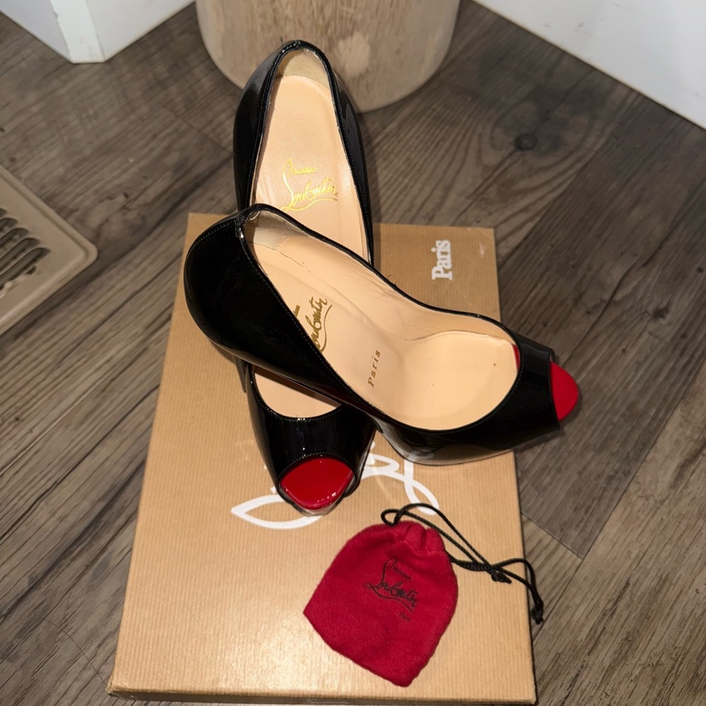 Christian  Louboutin Very Prive Black Patent  peep toe Leather Stiletto Heels 8